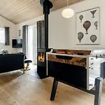 12 Person In Rodby-by Traum *