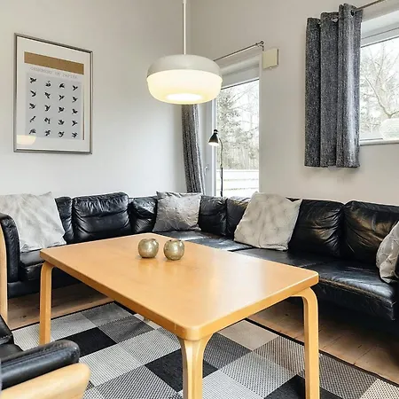 12 Person In Rodby-by Traum