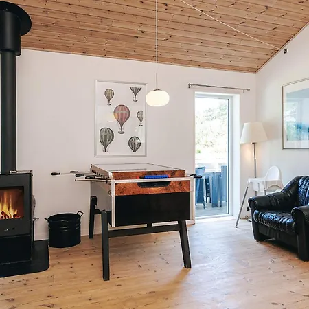 12 Person In Rodby-by Traum