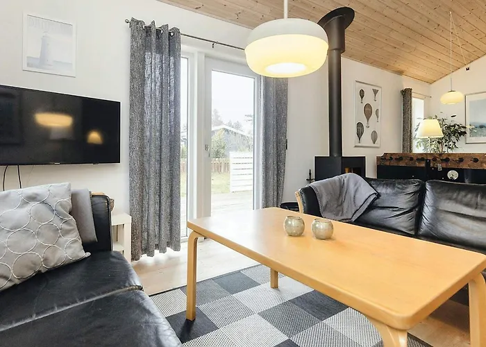 12 Person In Rodby-by Traum * Rodby